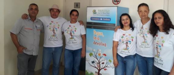 Representantes da BiBlioteca Mestra Augusta apresentam a Geladeroteca.JPG